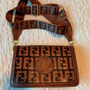 Fanpinbag FF Leather Logo Crossbody